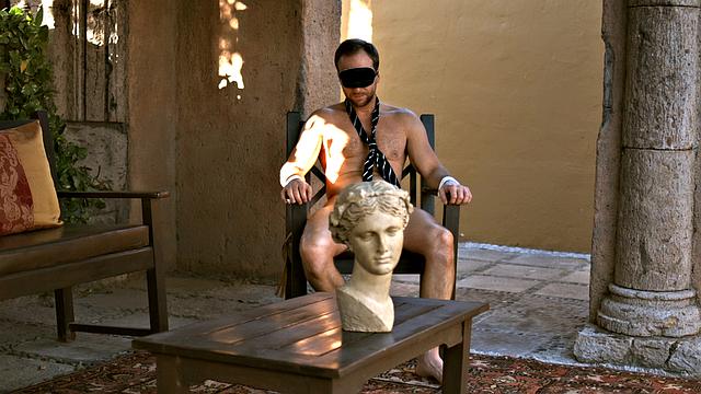 kelly madison связывает мужика и трахает его на веранде