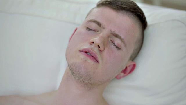 Pierced stud masturbating solo on couch before cumming