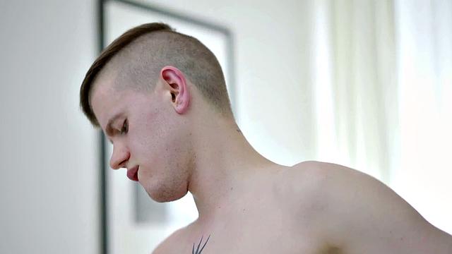 Pierced stud masturbating solo on couch before cumming