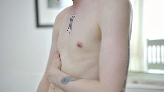 Pierced stud masturbating solo on couch before cumming