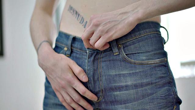 Pierced stud masturbating solo on couch before cumming