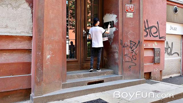 Трое взрослых парней устраивают жаркий гей-секс с аналом и большим членом, без резины, страсть на пределе.