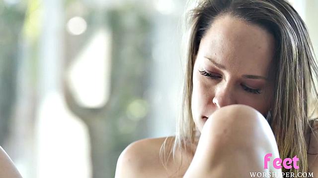 Beautiful babe gets cum on her feet