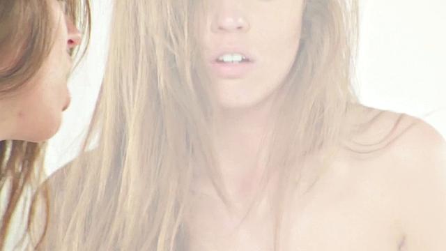 Стройная с тату кидается в страстный секс на всю катушку