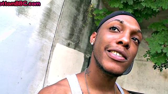 Real Ebony thug picked up and assbanged outdoors by white top