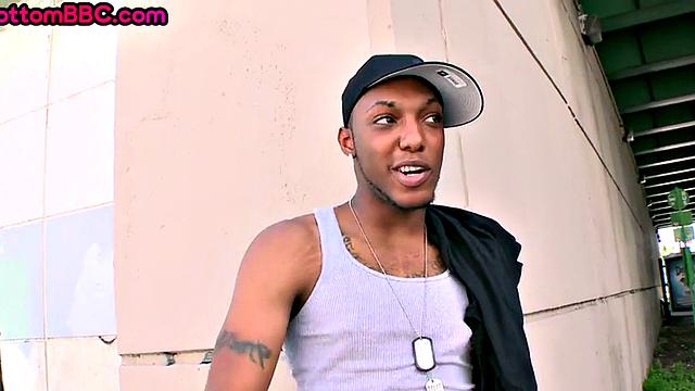 Real Ebony thug picked up and assbanged outdoors by white top
