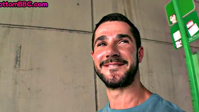 Real Ebony thug picked up and assbanged outdoors by white top