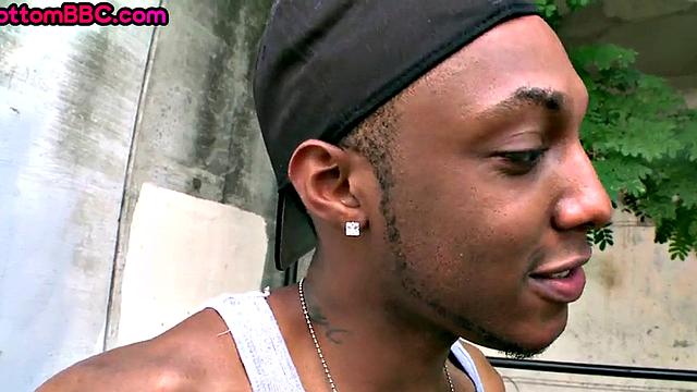 Real Ebony thug picked up and assbanged outdoors by white top