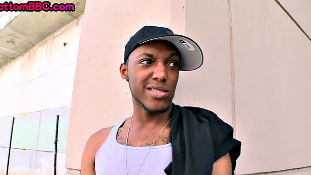 Real Ebony thug picked up and assbanged outdoors by white top