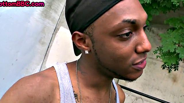 Real Ebony thug picked up and assbanged outdoors by white top