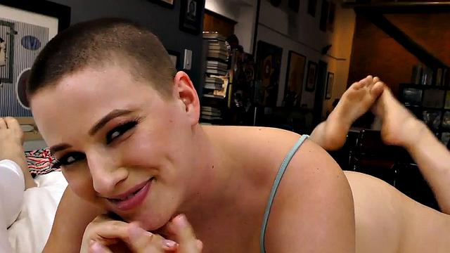 Curvy POV babe gives teasing HJ and boobjob to her man