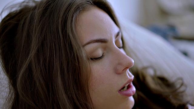 Арвен решила попробовать анал и теперь шутит об этом