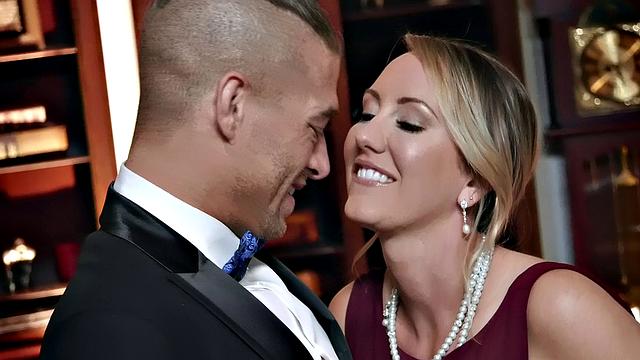 Amuse-Bouche's deepthroat & footjob skills in billiards will blow your mind!