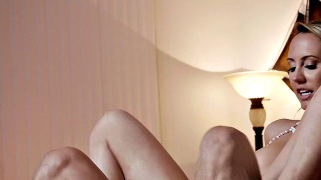 Amuse-Bouche's deepthroat & footjob skills in billiards will blow your mind!