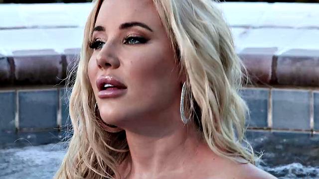 Big Tits and Big Ass Savannah Bond Strips in a Hot Tub