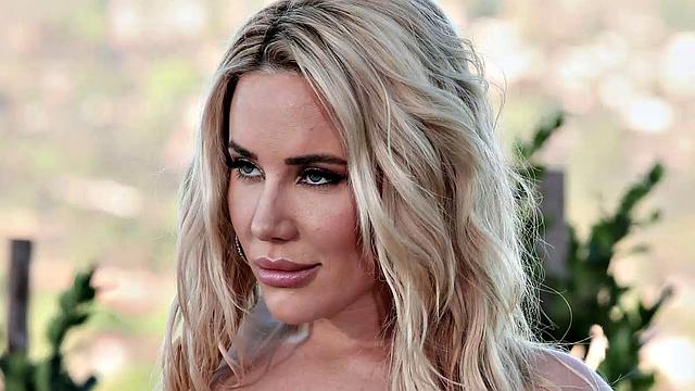 Big Tits and Big Ass Savannah Bond Strips in a Hot Tub