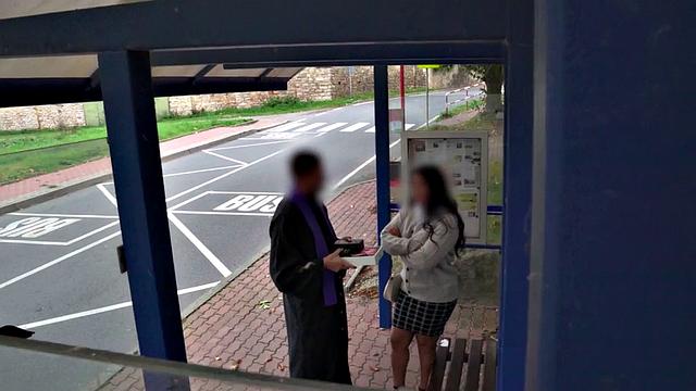 Booty babe publicly pickedup by priest before cowgirling