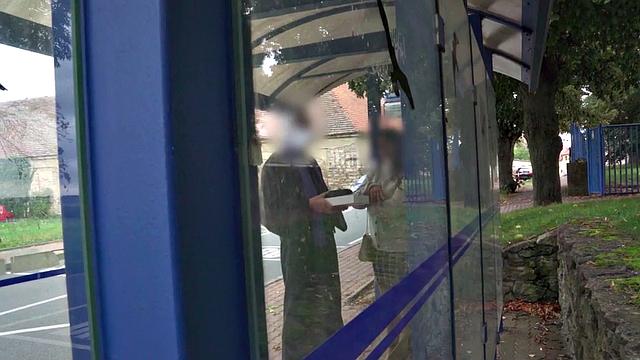 греховный батюшка снимает роскошную телку для жесткого траха в фургоне