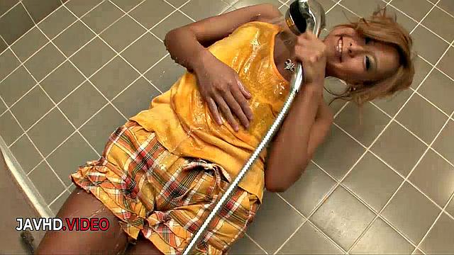 Blonde Yuno Shirasus wild pussy JAV pleasure session starts now