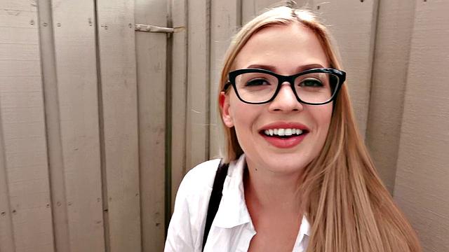 Curvy Glasses Chick Sex