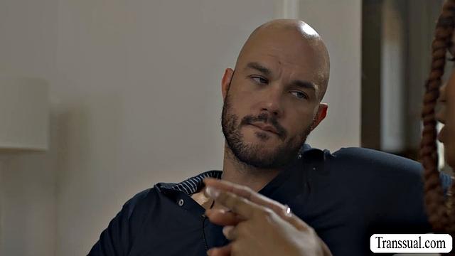 Visiting boyfriend and lets him fuck my ass