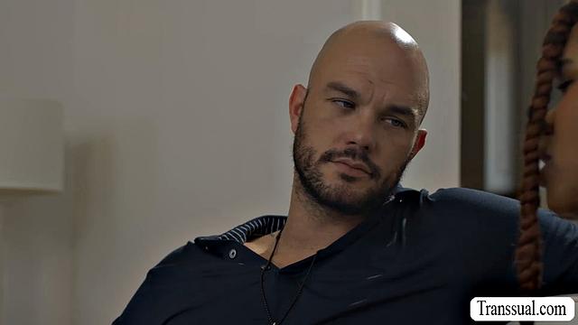 Visiting boyfriend and lets him fuck my ass