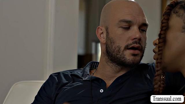 Visiting boyfriend and lets him fuck my ass