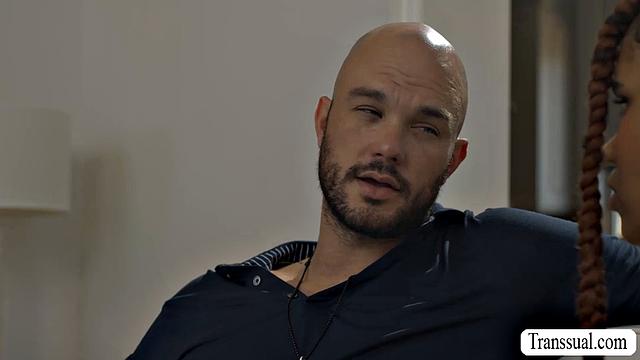 Visiting boyfriend and lets him fuck my ass