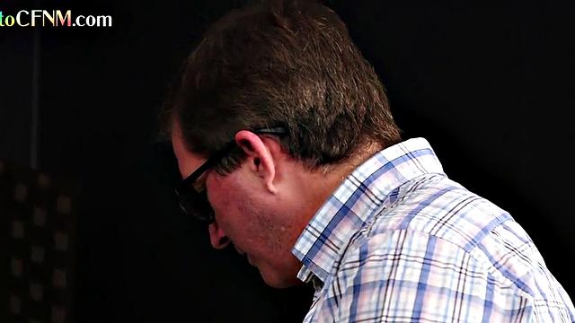 CFNM euro MILFs teasing blowjob and handjob to sub