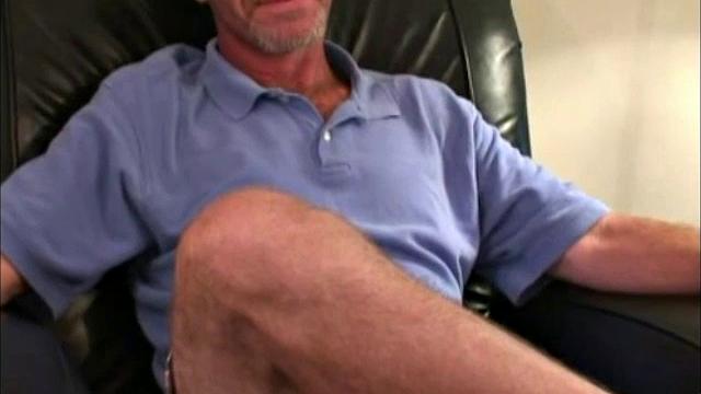 смотри, как уолтер дрочит напарнику на работе