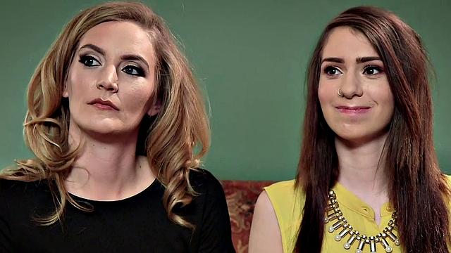 Два татуированных мужика жёстко трахают и вылизывают покорную шлюшку втроём