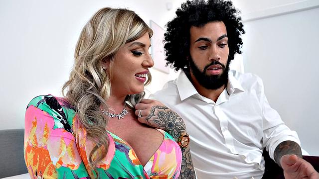 жена наняла помощника с большим агрегатом, а муж там и не нужен