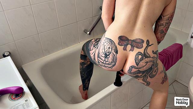 Horny babe fucks on top of washing machine