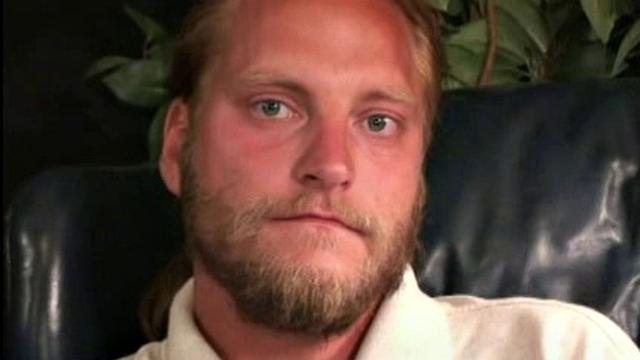 Джо дрочит с юмором и кончает, как чемпион