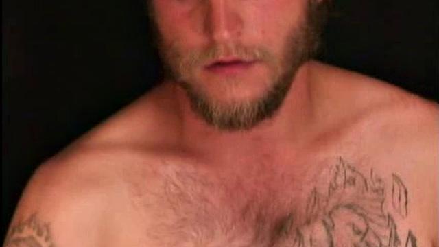 Джо дрочит с юмором и кончает, как чемпион