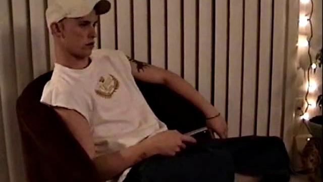 Смотри, как Маршал сосет член парню и кончает ему в рот