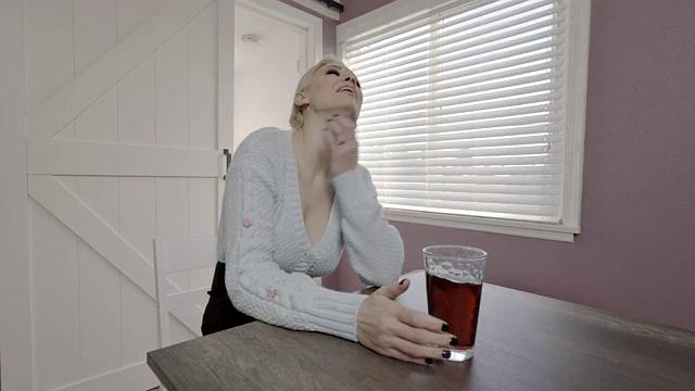 Helping My Stepmom Move - S4:E8