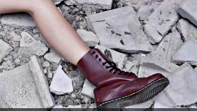 Miley Cyrus completely naked on the ball