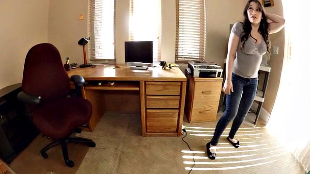 Уровень показывает: она смазывает, крутит и садится, как профи - ни один угол не устоял!