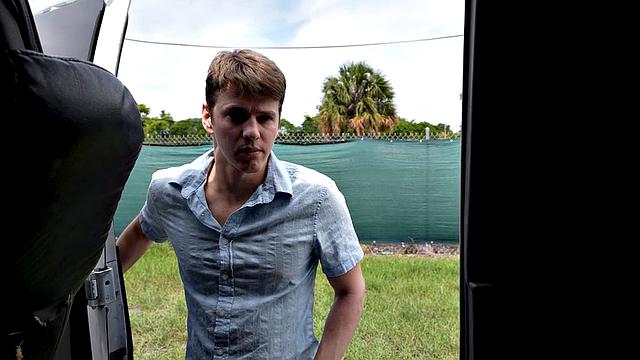 Real straight stud bareback fucks bottom in van till facial