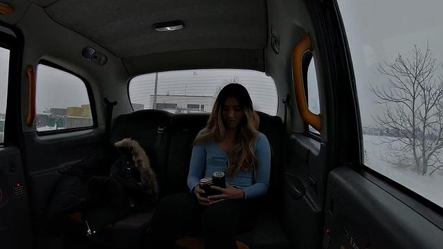 Amateur Asian babe gets her tight pussy nailed in the taxi