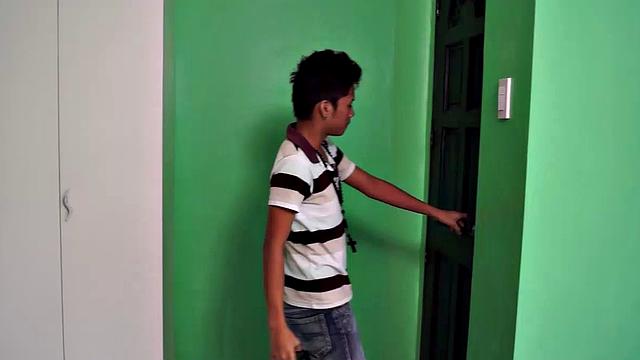 азиат от скуки зовёт приятеля - и у них жёсткий bareback