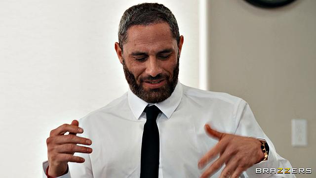 Бренди Салазар доминирует и заставляет Дэймона Дайса выложиться на анале, рискуя быть пойманной женой!