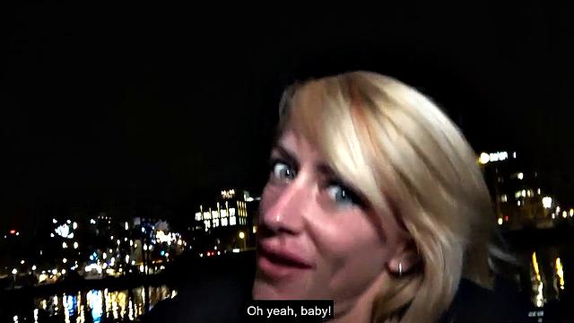 немецкая милфа сосёт на улице и получает жёсткий трах