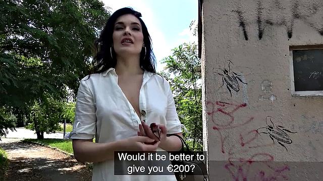 MILF bangs stranger for his cash