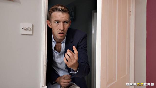 Экс-возлюбленные устроили битву за новую соседку - Аннаисса Кейт не успела въехать, как попала в перепихон с Дэнни и его бывшей. Кто же затащит новенькую в постель первым?