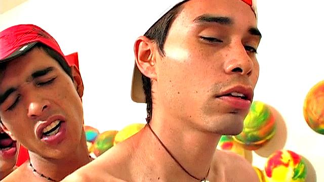 алекс рвёт латинский гей-групповуху с огромными членами