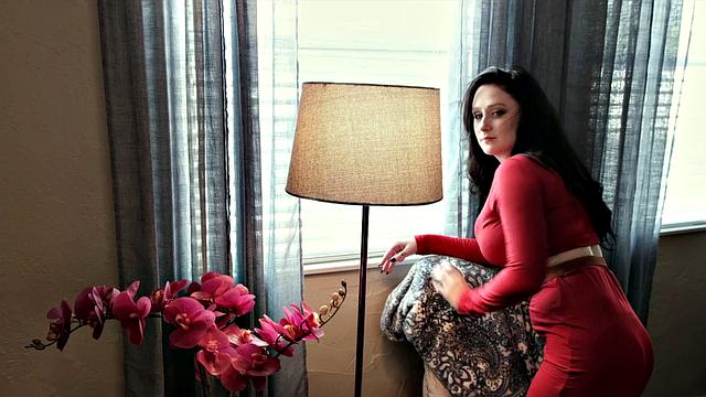 Nyx Monroe: Topheavy & Tight