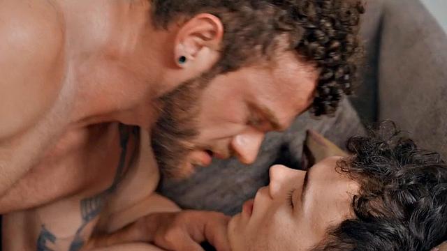 Athletic jock gets bareback fucked by cumming BF