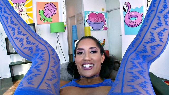 Spreading Chloe Wide